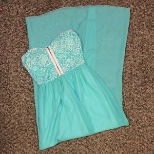 Teal blue lace strapless dress 🤍